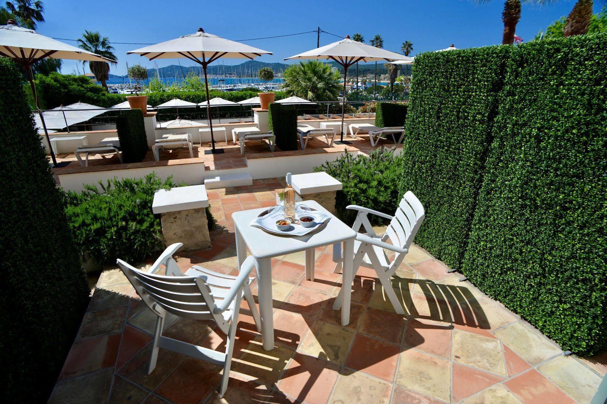 Auberge De La Calanque Le Lavandou Exterior photo